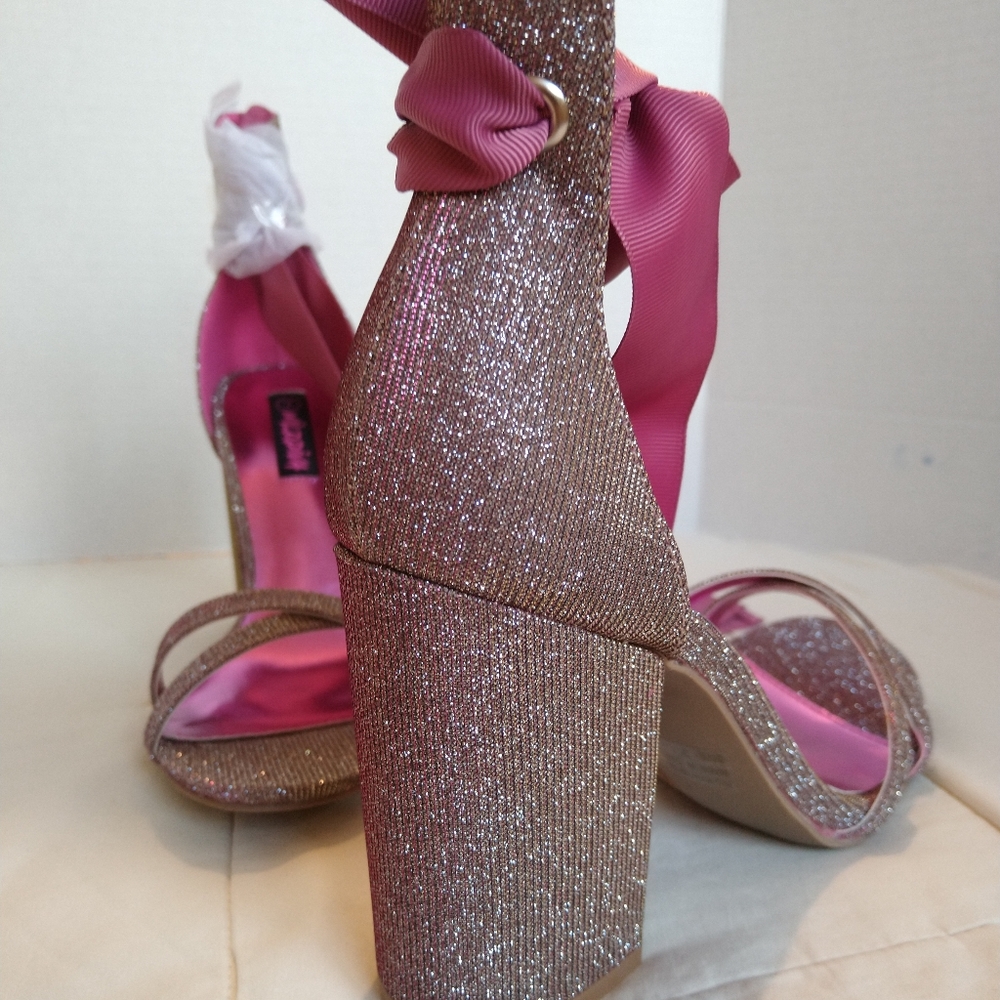 Heels - Picture 5 of 5